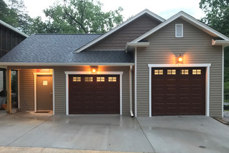 Garage, Garage w/Living, Carports